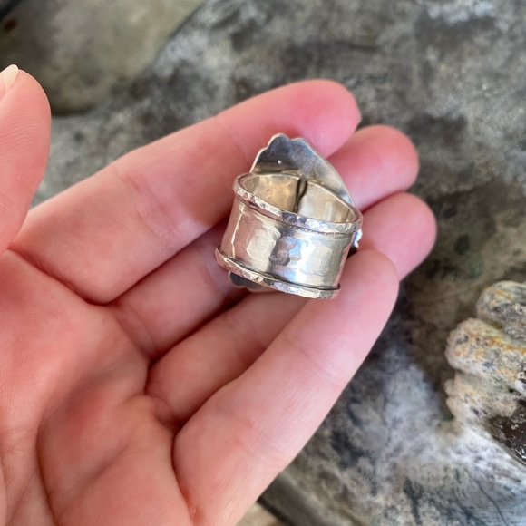 Huge sterling silver wide band synthetic opal ring size 8 - see video! - Picture 10 of 13